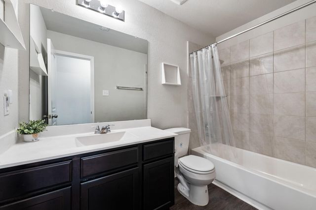 992 Crossing Drive, Bryan, TX 77803