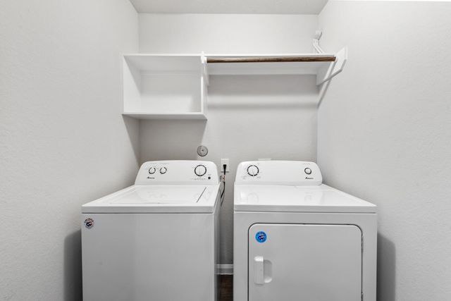 992 Crossing Drive, Bryan, TX 77803