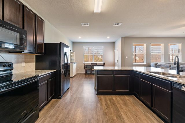 992 Crossing Drive, Bryan, TX 77803