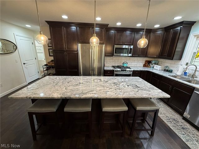 440 Hillcrest Drive NE, New Philadelphia, OH 44663