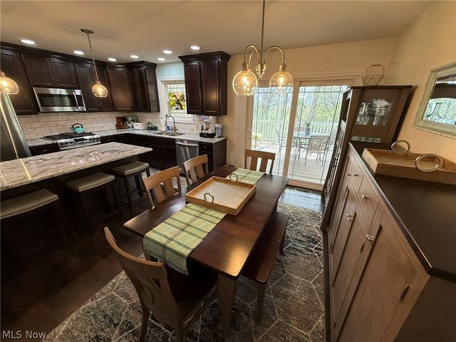 440 Hillcrest Drive NE, New Philadelphia, OH 44663
