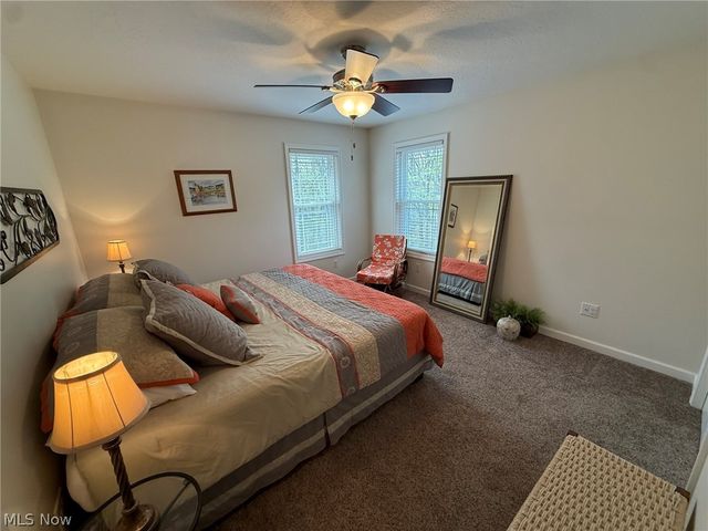 440 Hillcrest Drive NE, New Philadelphia, OH 44663