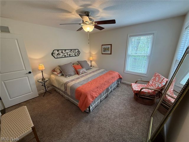 440 Hillcrest Drive NE, New Philadelphia, OH 44663