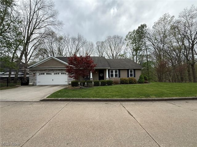 440 Hillcrest Drive NE, New Philadelphia, OH 44663