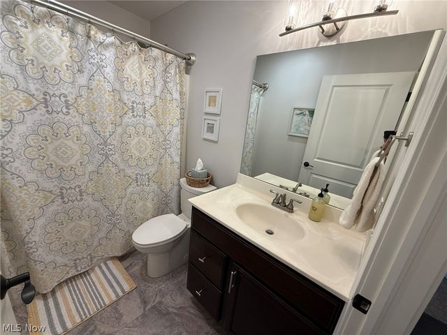 440 Hillcrest Drive NE, New Philadelphia, OH 44663