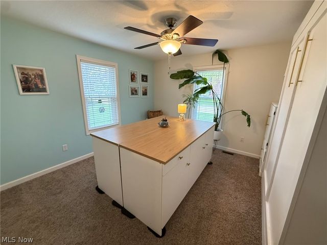 440 Hillcrest Drive NE, New Philadelphia, OH 44663