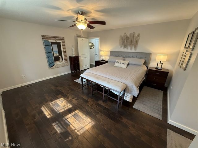 440 Hillcrest Drive NE, New Philadelphia, OH 44663