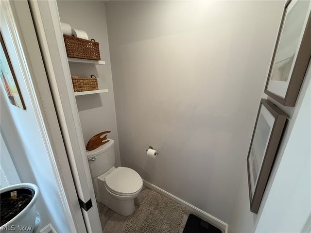 440 Hillcrest Drive NE, New Philadelphia, OH 44663