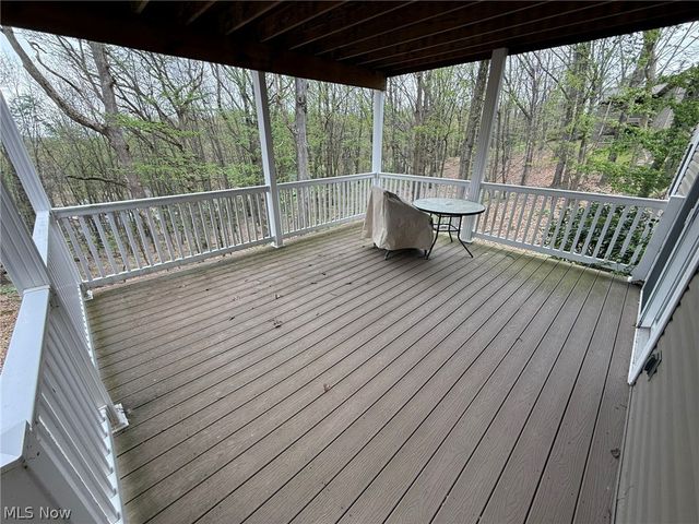440 Hillcrest Drive NE, New Philadelphia, OH 44663