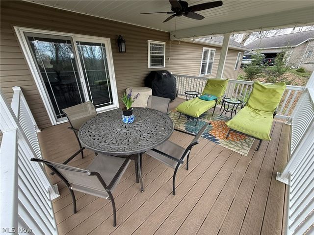 440 Hillcrest Drive NE, New Philadelphia, OH 44663
