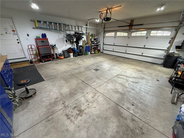 440 Hillcrest Drive NE, New Philadelphia, OH 44663