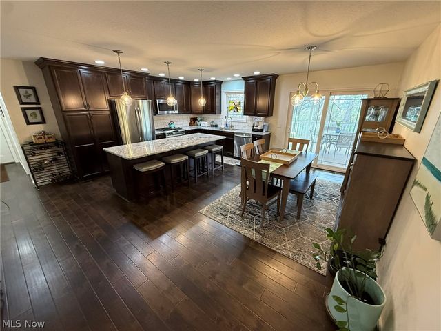 440 Hillcrest Drive NE, New Philadelphia, OH 44663