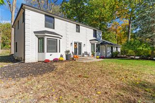 2576 Homewood Drive, Troy, MI 48098