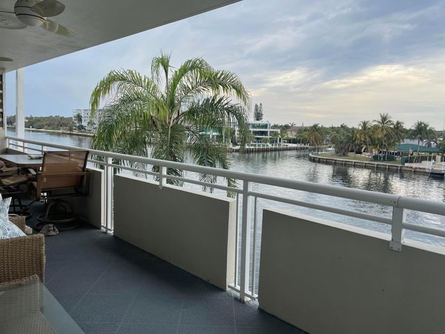 1198 Hillsboro Mile 302, Hillsboro Beach, FL 33062