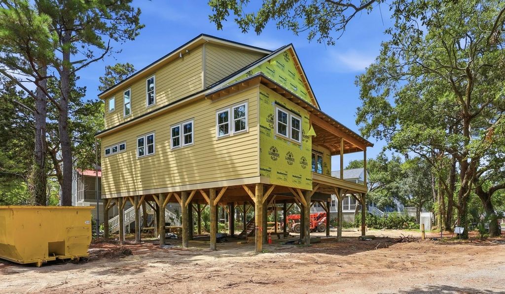 59 Hook Dr., Pawleys Island, SC 29585
