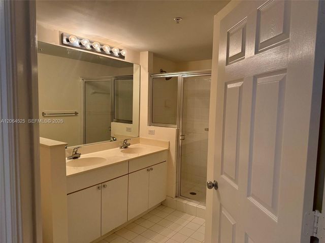 17100 N Bay Rd 1318, Sunny Isles Beach, FL 33160
