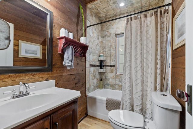 913 DESNOYER STREET, Kaukauna, WI 54130