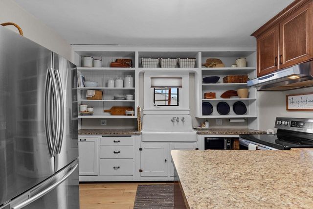 913 DESNOYER STREET, Kaukauna, WI 54130