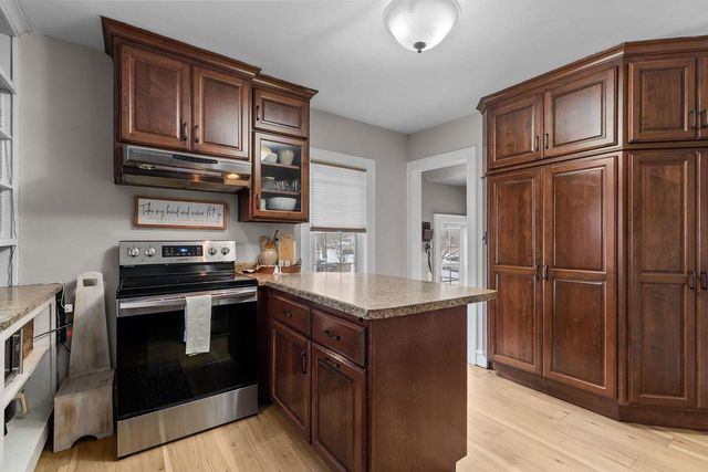 913 DESNOYER STREET, Kaukauna, WI 54130