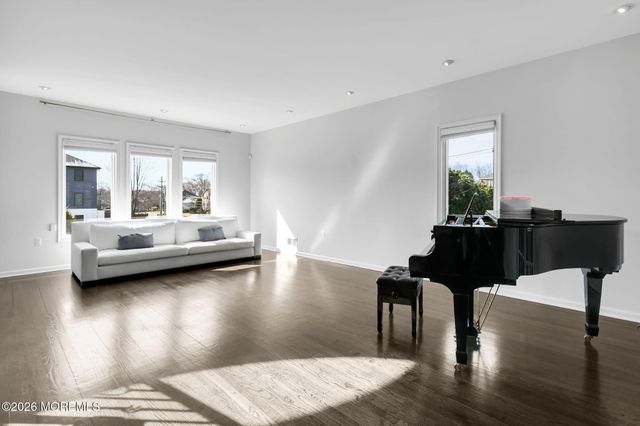 2 Capo Drive, Marlboro, NJ 07746