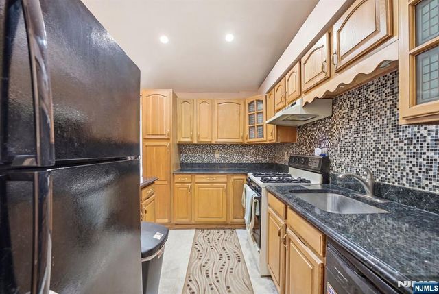 674 Berkeley Avenue, Orange, NJ 07050