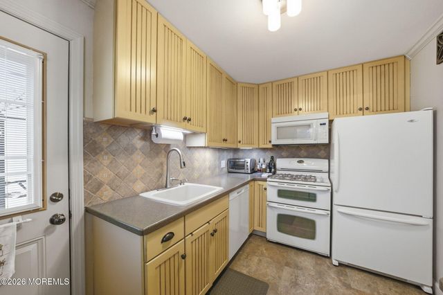 12 Fairview Lane, Hazlet, NJ 07730