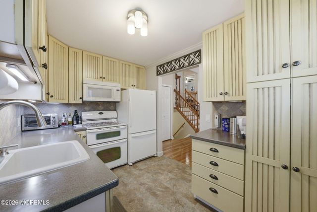 12 Fairview Lane, Hazlet, NJ 07730