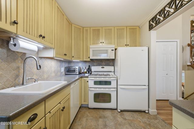 12 Fairview Lane, Hazlet, NJ 07730