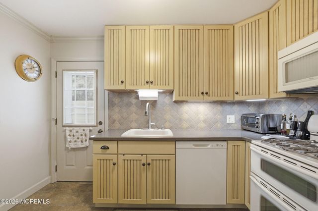 12 Fairview Lane, Hazlet, NJ 07730