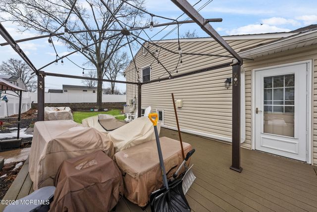 12 Fairview Lane, Hazlet, NJ 07730