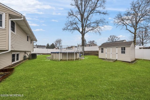 12 Fairview Lane, Hazlet, NJ 07730