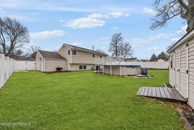 12 Fairview Lane, Hazlet, NJ 07730