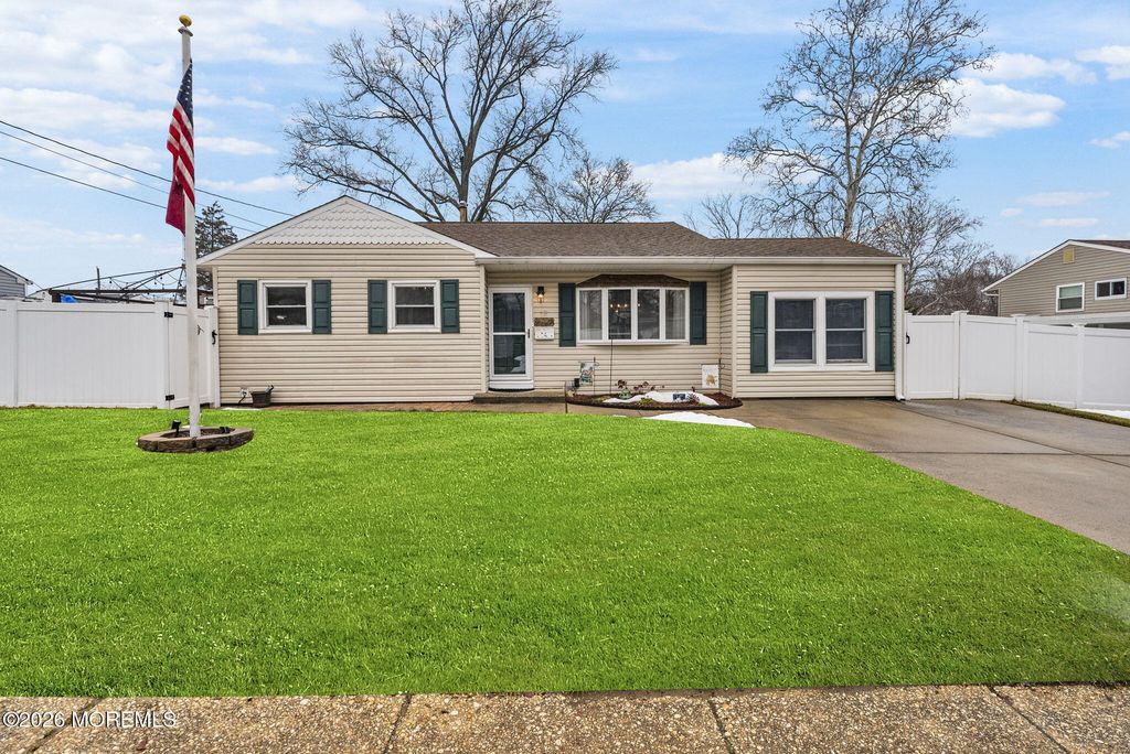 12 Fairview Lane, Hazlet, NJ 07730