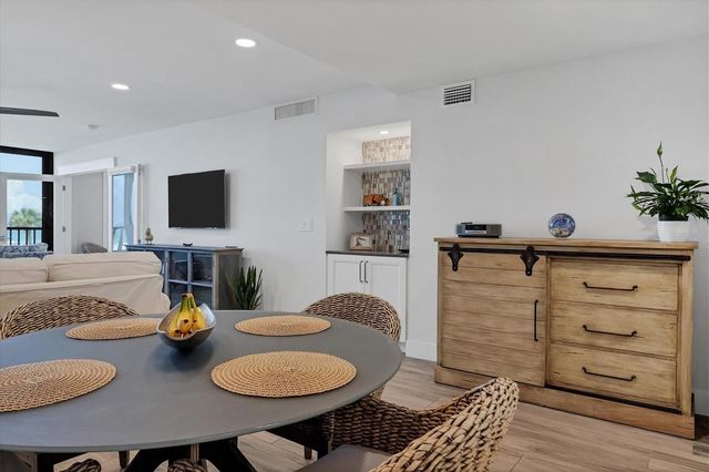 5740 MIDNIGHT PASS ROAD 303F, Sarasota, FL 34242