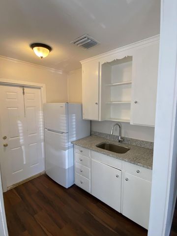 816 W 4TH Street, Riviera Beach, FL 33404