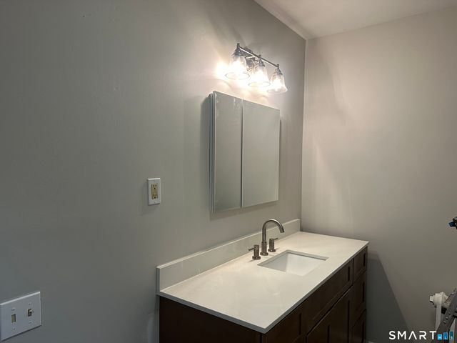 17 Broad Street 2nd Fl Rear, Middletown, CT 06457