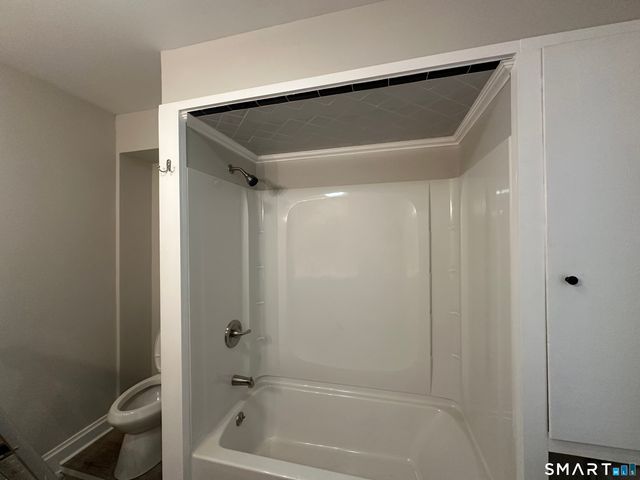 17 Broad Street 2nd Fl Rear, Middletown, CT 06457