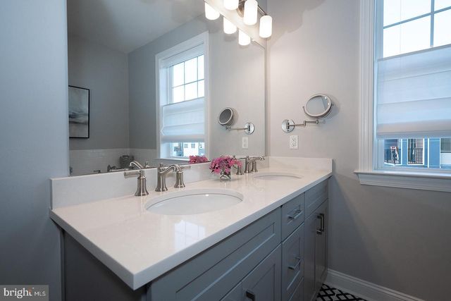 242 CHARLES ELLIS DR, Newtown Square, PA 19073