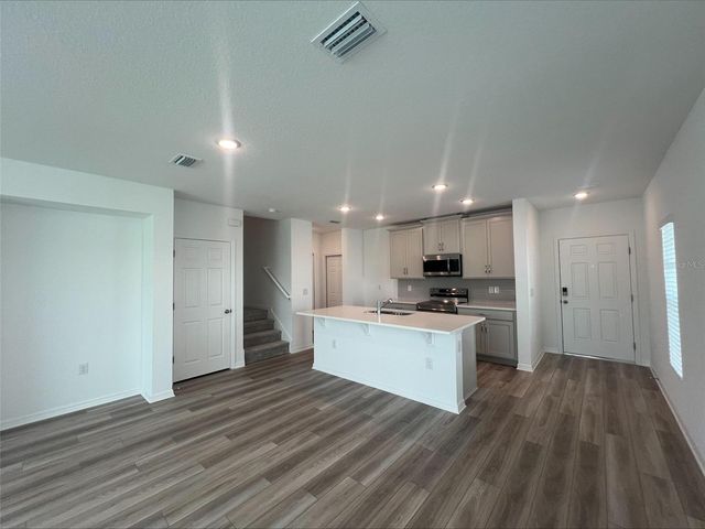 462 THOMPSON VILLAGE AVENUE, Apopka, FL 32703