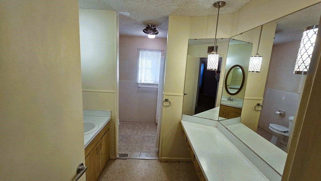 Image 10 of property listing at 237 Edgewood Dr, San Angelo, TX 76904