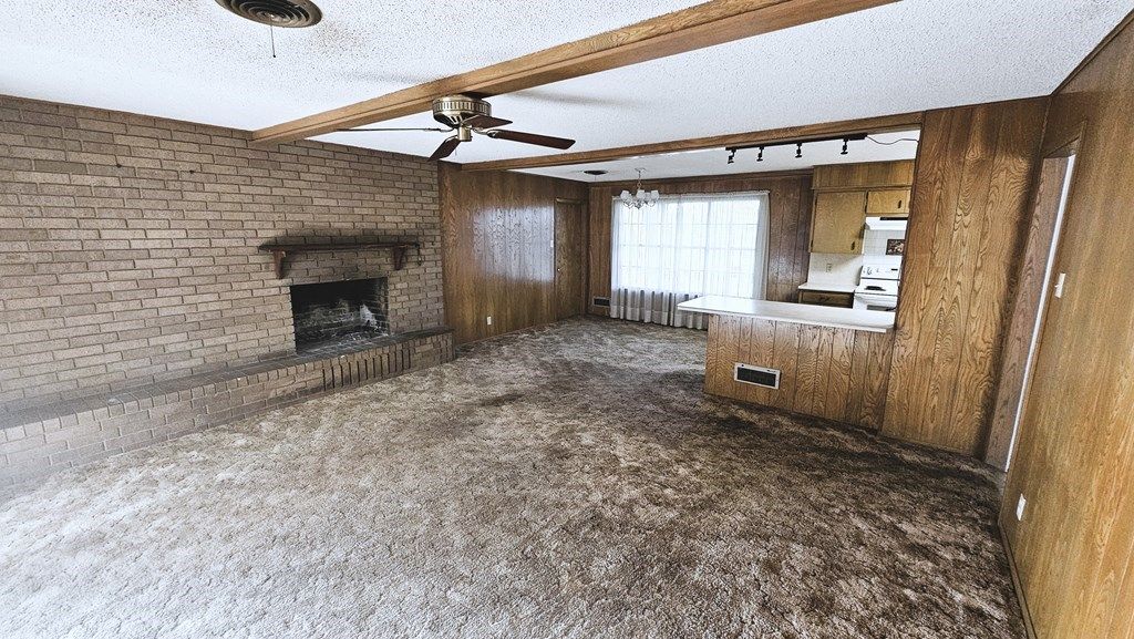 Image 2 of property listing at 237 Edgewood Dr, San Angelo, TX 76904