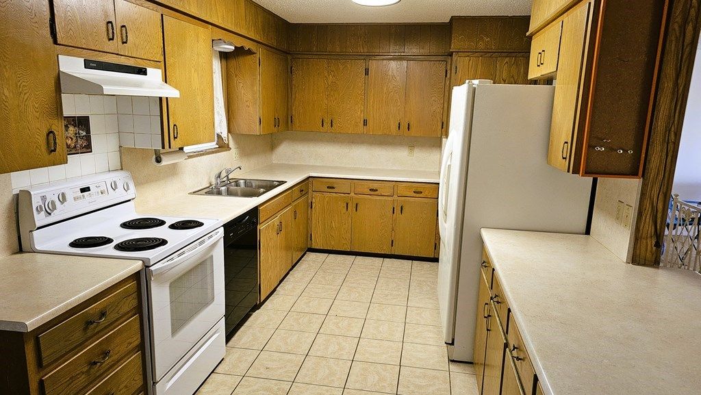 Image 4 of property listing at 237 Edgewood Dr, San Angelo, TX 76904