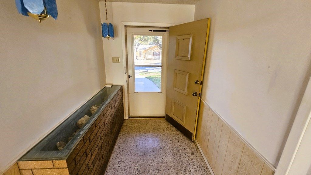 Image 5 of property listing at 237 Edgewood Dr, San Angelo, TX 76904