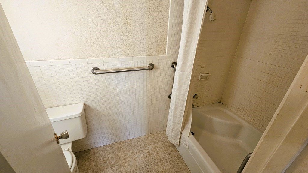 Image 8 of property listing at 237 Edgewood Dr, San Angelo, TX 76904