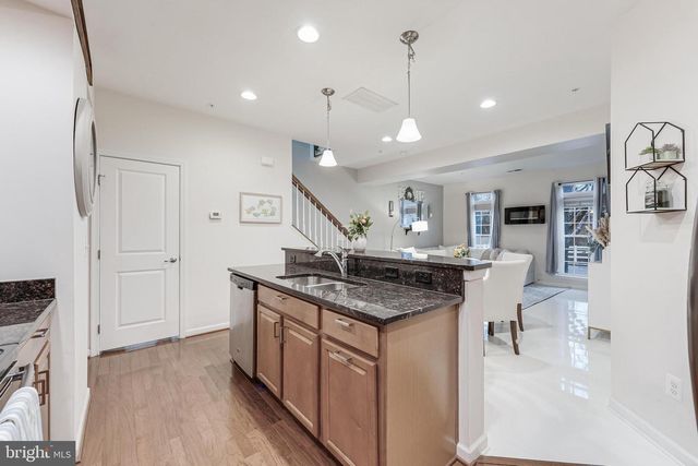 6908 KONA DR, Gainesville, VA 20155