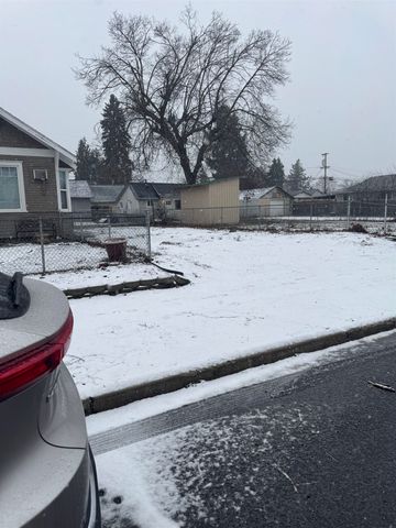 1030 E Sanson Ave, Spokane, WA 99207