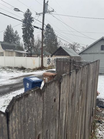 1030 E Sanson Ave, Spokane, WA 99207