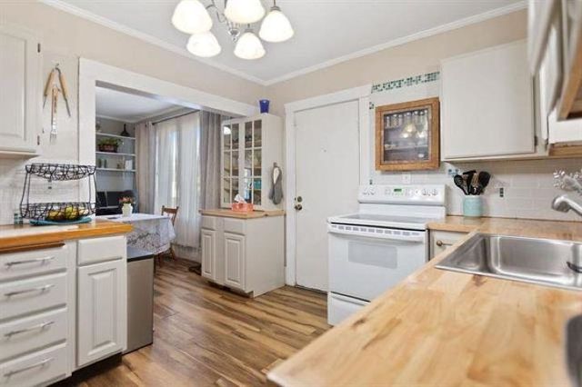 1030 E Sanson Ave, Spokane, WA 99207