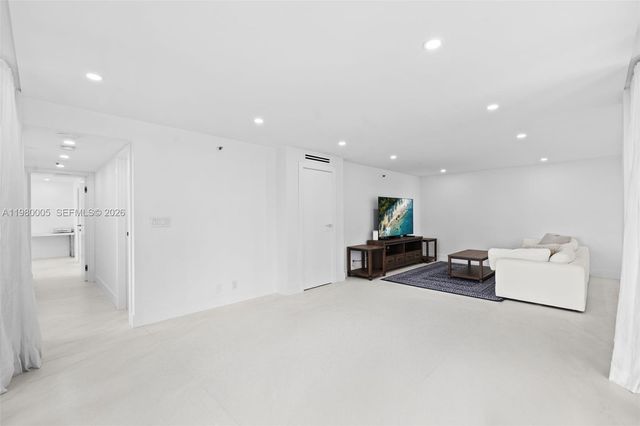 2843 S Bayshore Drive 5F, Miami, FL 33133