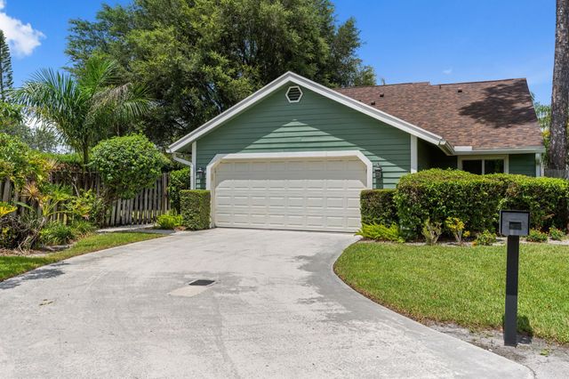 433 Goldenwood Way, Wellington, FL 33414